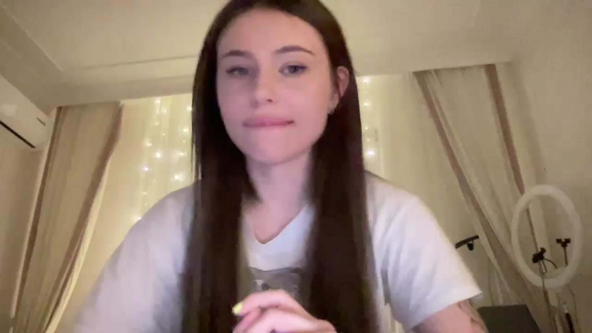 Gallery image thumbnail from StellaSol's myfreecams stream on, 03/04/2024, 17:03 image 15 of 20