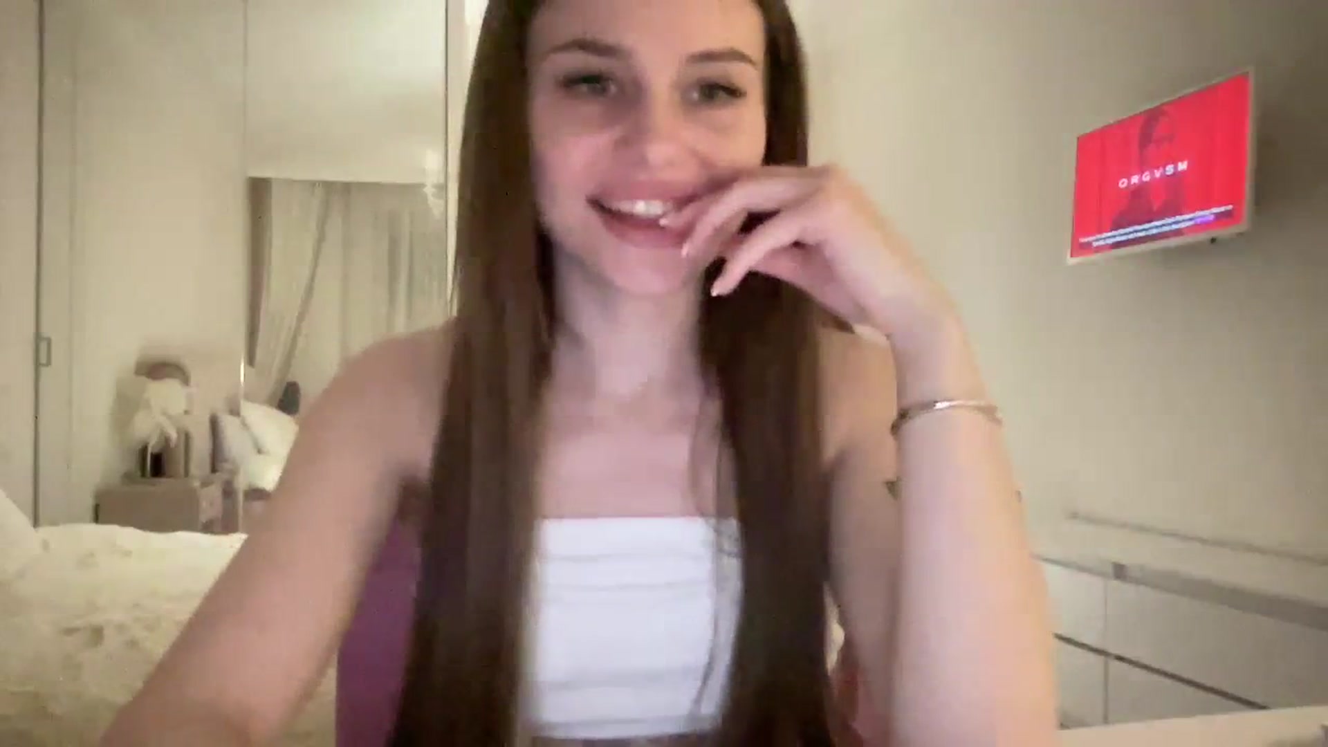Gallery image thumbnail from StellaSol's myfreecams stream on, 03/20/2024, 22:29 image 17 of 20