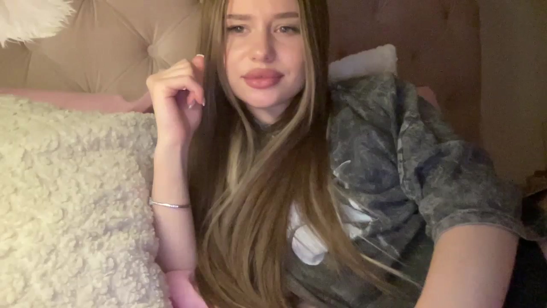 Gallery image thumbnail from StellaSol's myfreecams stream on, 03/29/2024, 17:35 image 7 of 20