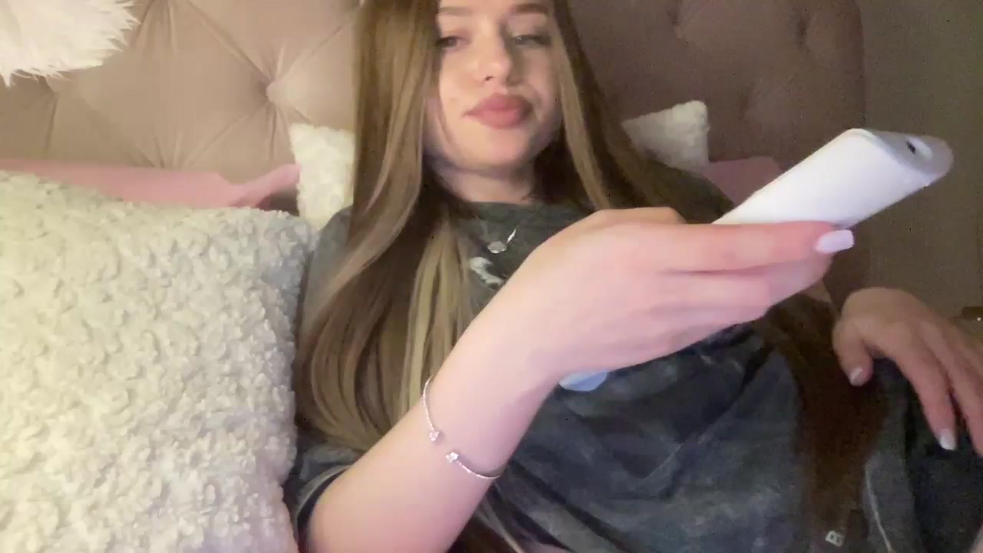 Gallery image thumbnail from StellaSol's myfreecams stream on, 03/29/2024, 17:35 image 3 of 20