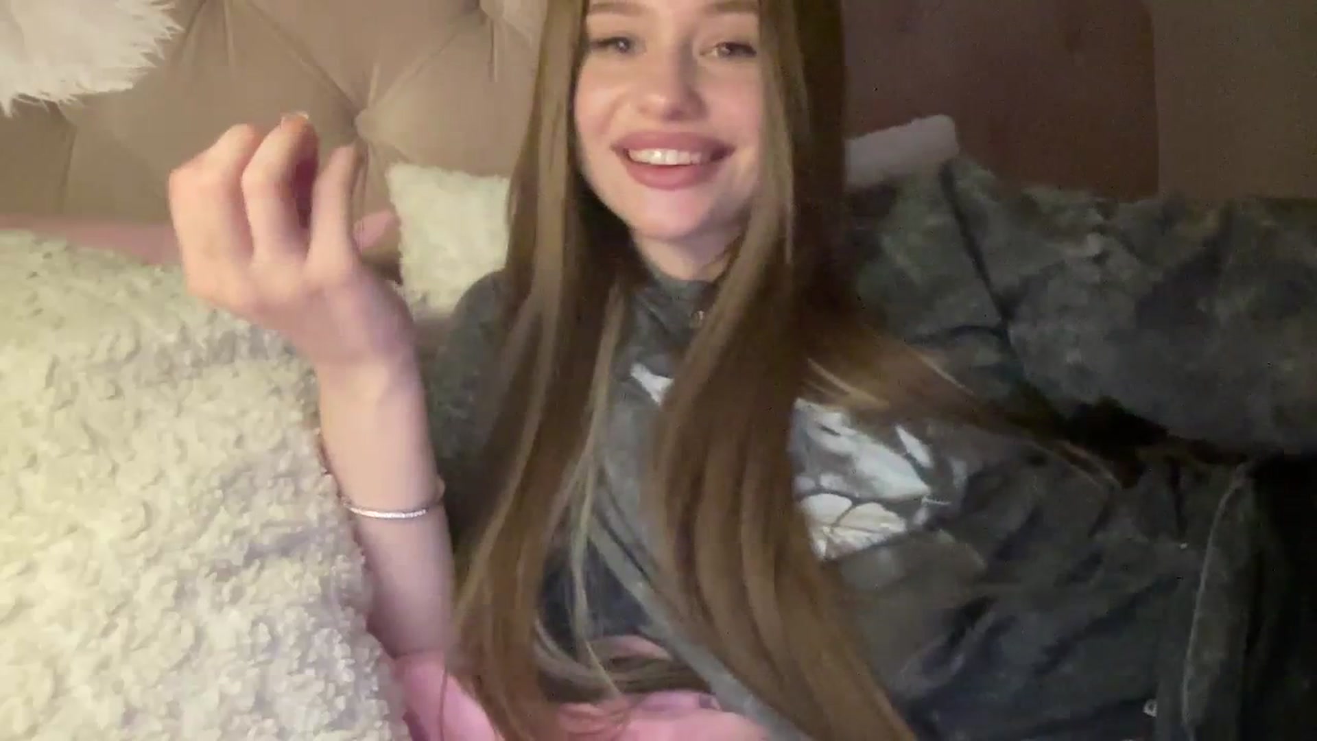 Gallery image thumbnail from StellaSol's myfreecams stream on, 03/29/2024, 17:35 image 6 of 20