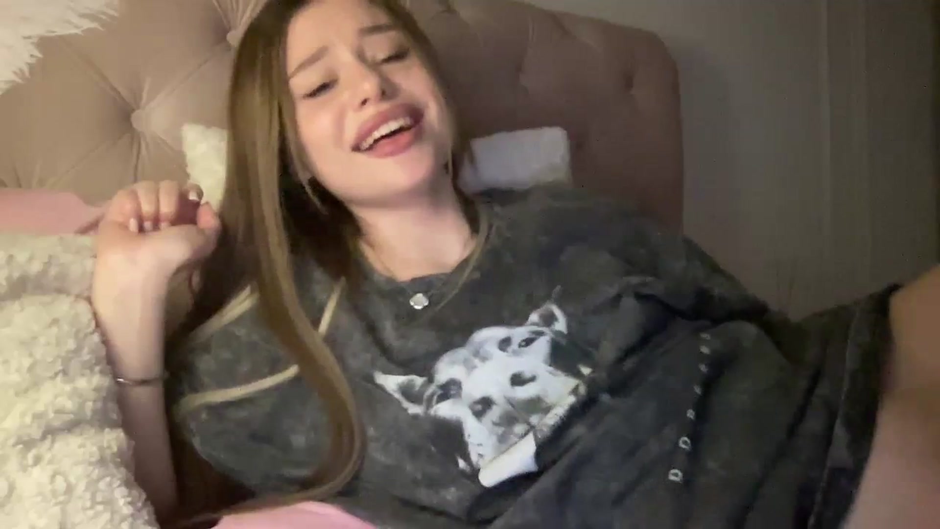 Gallery image thumbnail from StellaSol's myfreecams stream on, 03/29/2024, 17:35 image 12 of 20