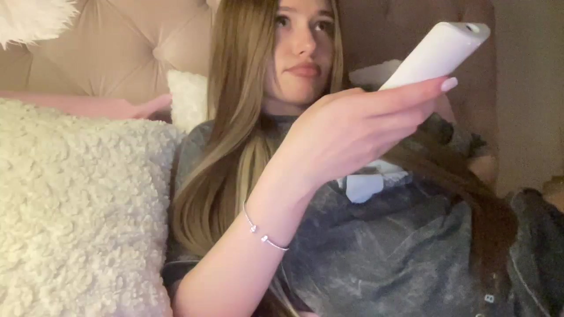 Gallery image thumbnail from StellaSol's myfreecams stream on, 03/29/2024, 17:35 image 4 of 20