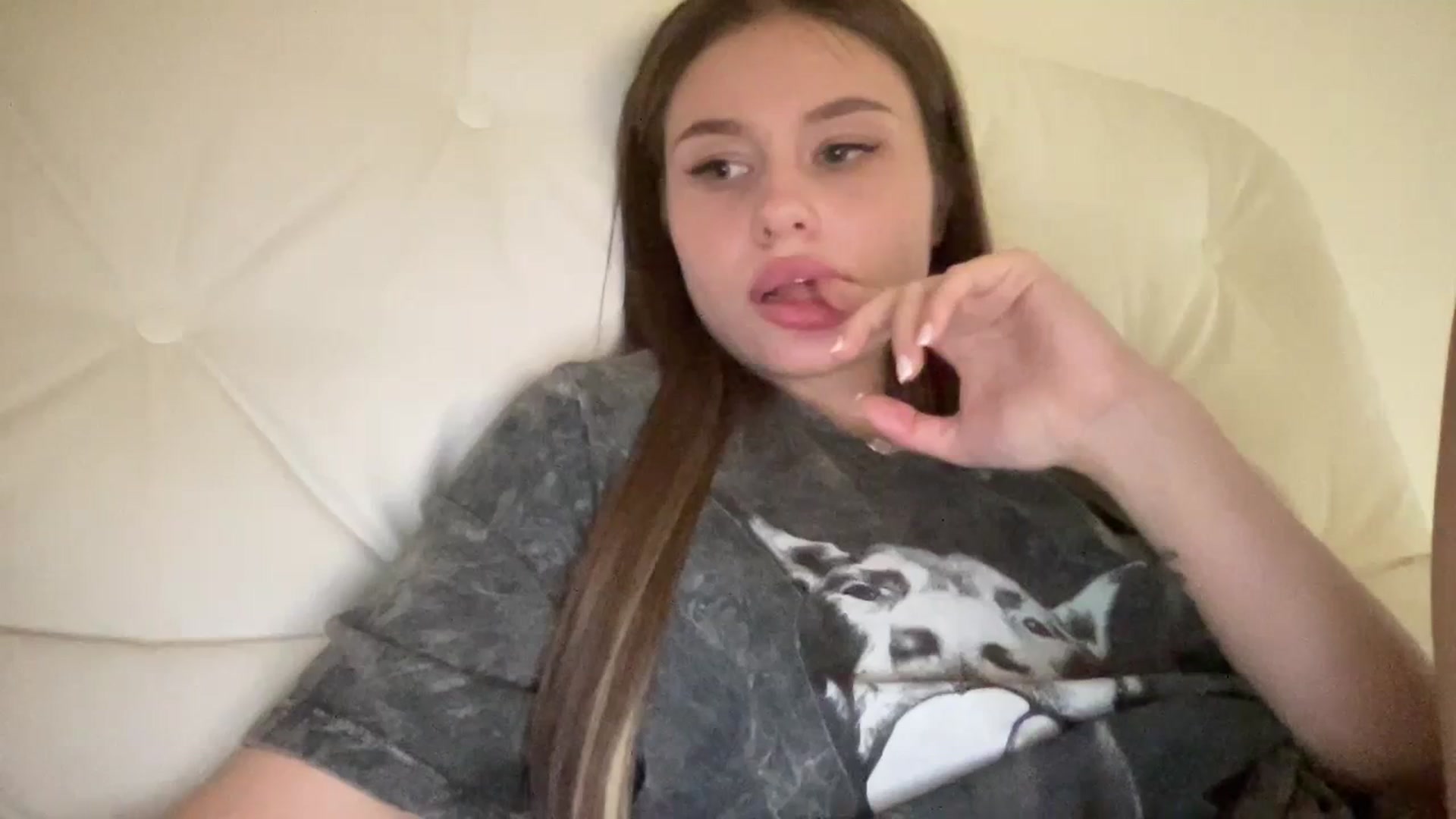 Gallery image thumbnail from StellaSol's myfreecams stream on, 03/29/2024, 20:12 image 19 of 20