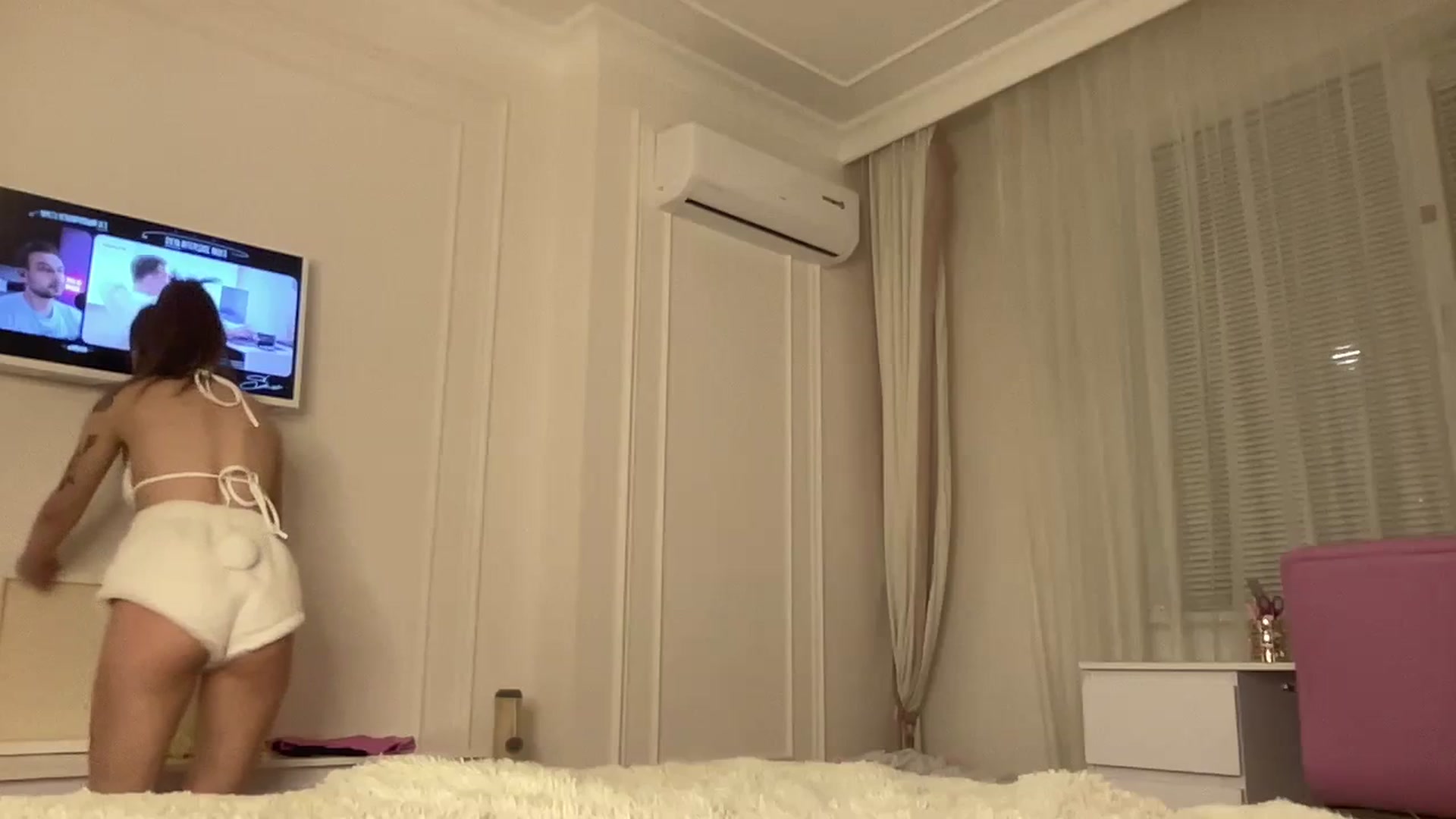 Gallery image thumbnail from StellaSol's myfreecams stream on, 04/12/2024, 17:22 image 12 of 20