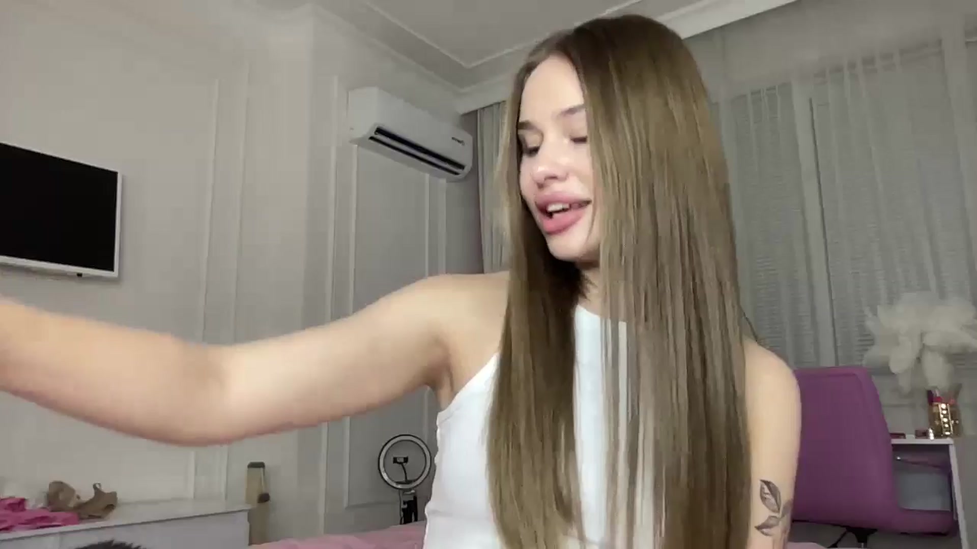 Gallery image thumbnail from StellaSol's myfreecams stream on, 05/28/2024, 21:24 image 7 of 20