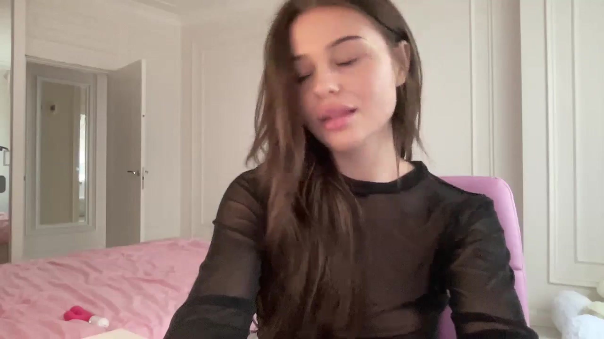 Gallery image thumbnail from StellaSol's myfreecams stream on, 08/06/2024, 13:43 image 12 of 20