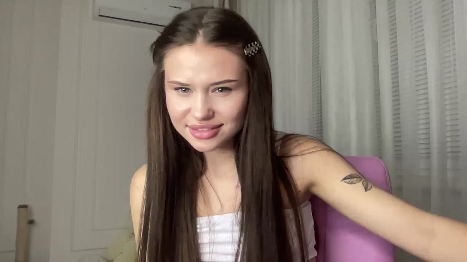 Gallery image thumbnail from StellaSol's myfreecams stream on, 08/09/2024, 18:33 image 15 of 20