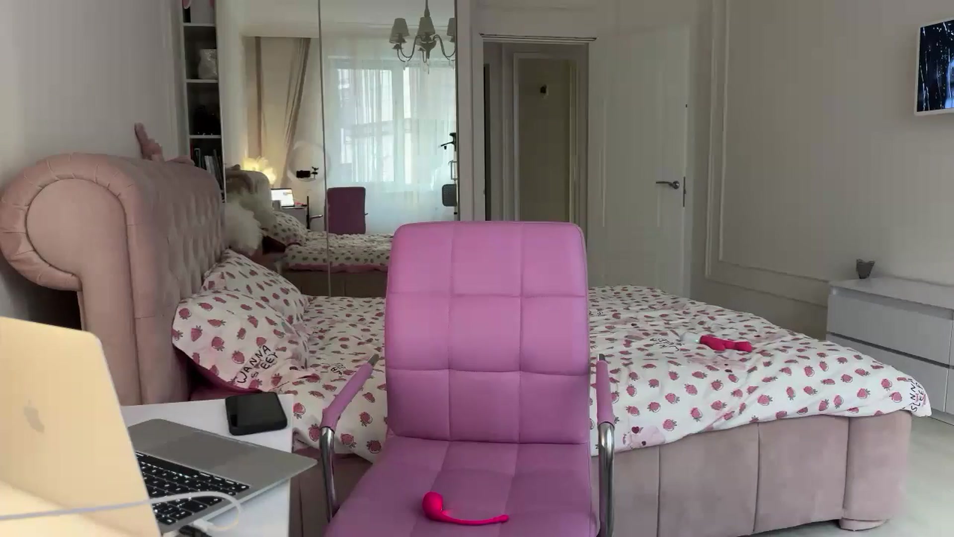 Gallery image thumbnail from StellaSol's myfreecams stream on, 08/15/2024, 16:16 image 10 of 20
