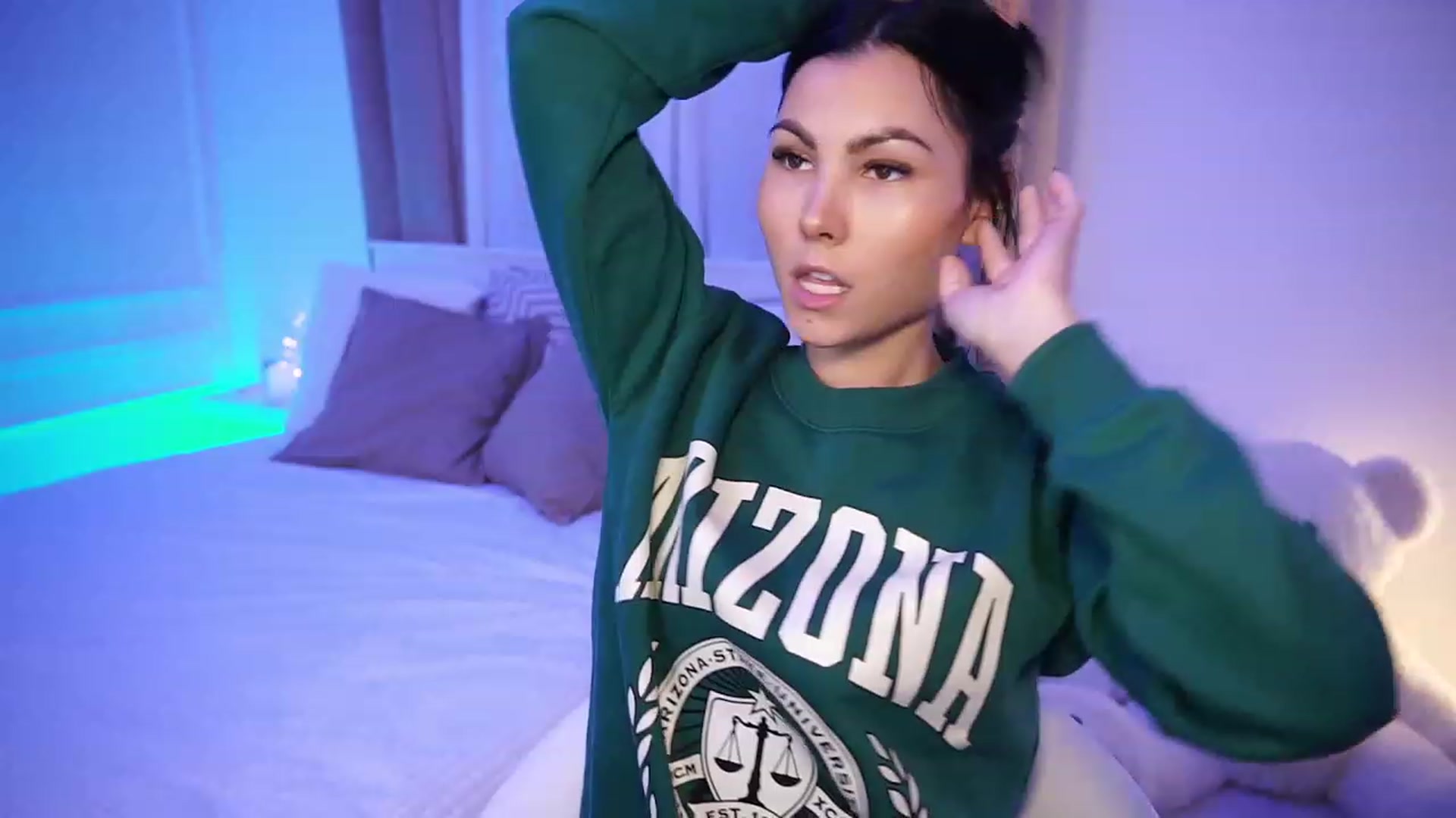 Gallery image thumbnail from StellaStone4's myfreecams stream on, 11/18/2023, 17:57 image 17 of 20