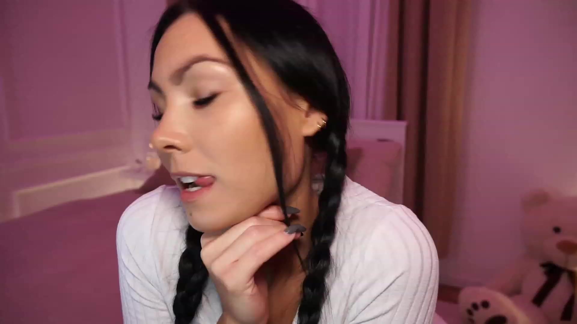 Gallery image thumbnail from StellaStone4's myfreecams stream on, 12/19/2023, 15:05 image 20 of 20