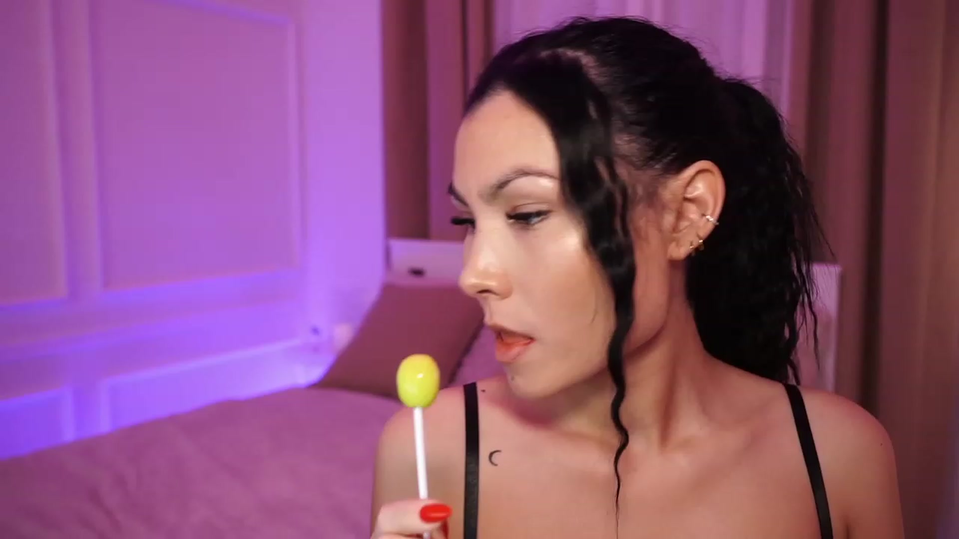 Gallery image thumbnail from StellaStone4's myfreecams stream on, 12/27/2023, 22:49 image 7 of 20