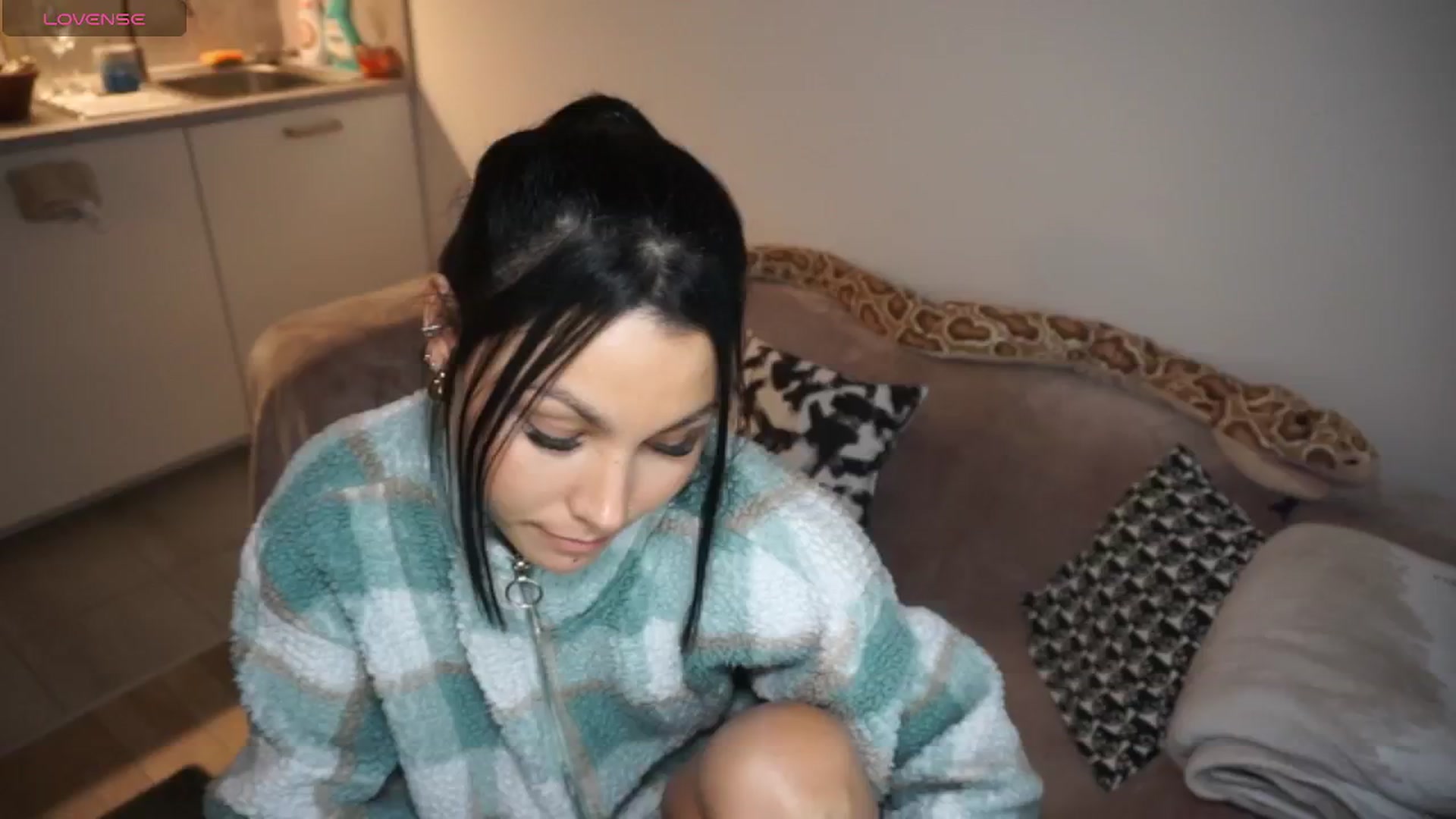 Gallery image thumbnail from StellaStone4's myfreecams stream on, 12/15/2024, 23:55 image 18 of 20