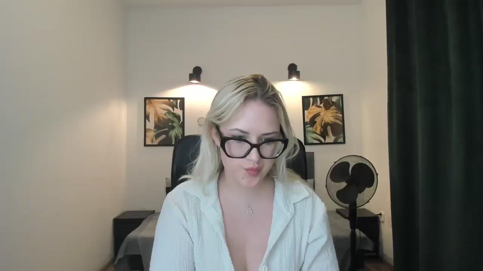 Gallery image thumbnail from Stella_L's myfreecams stream on, 04/20/2025, 18:26 image 19 of 20