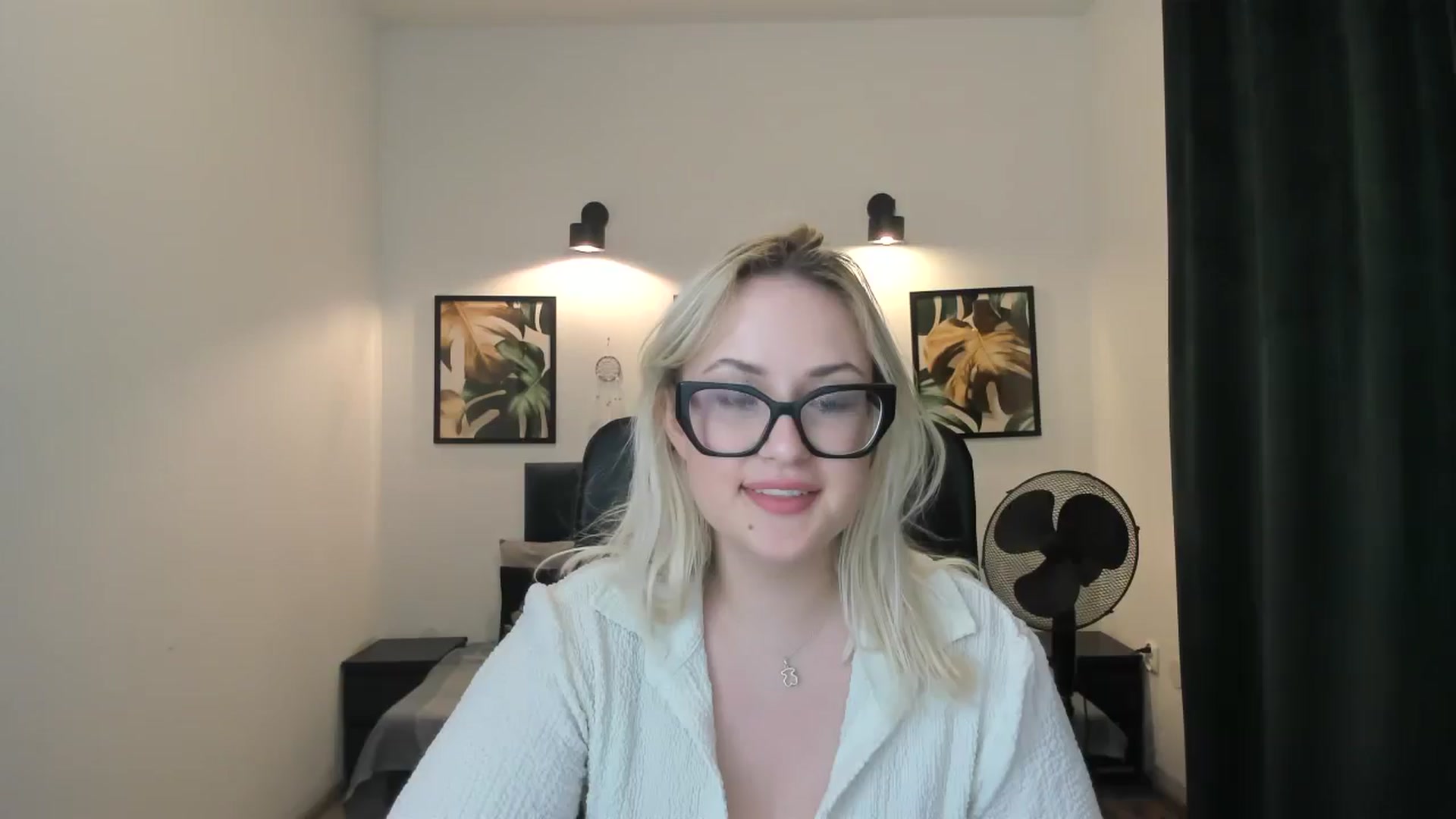 Gallery image thumbnail from Stella_L's myfreecams stream on, 04/20/2025, 18:26 image 20 of 20