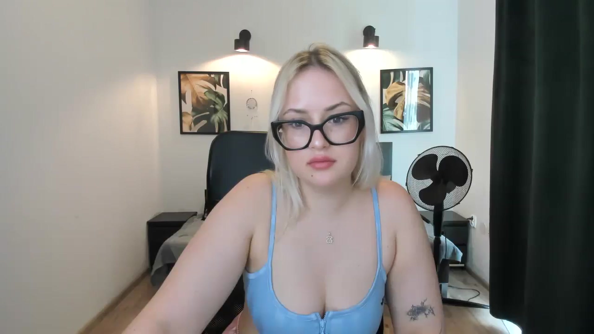Gallery image thumbnail from Stella_L's myfreecams stream on, 04/21/2025, 13:31 image 19 of 20