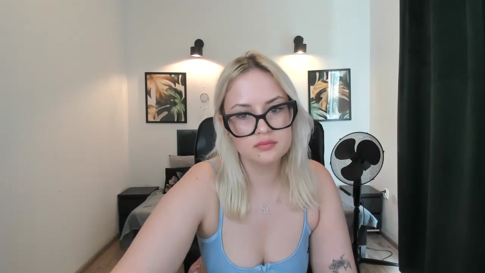 Gallery image thumbnail from Stella_L's myfreecams stream on, 04/21/2025, 14:31 image 13 of 20
