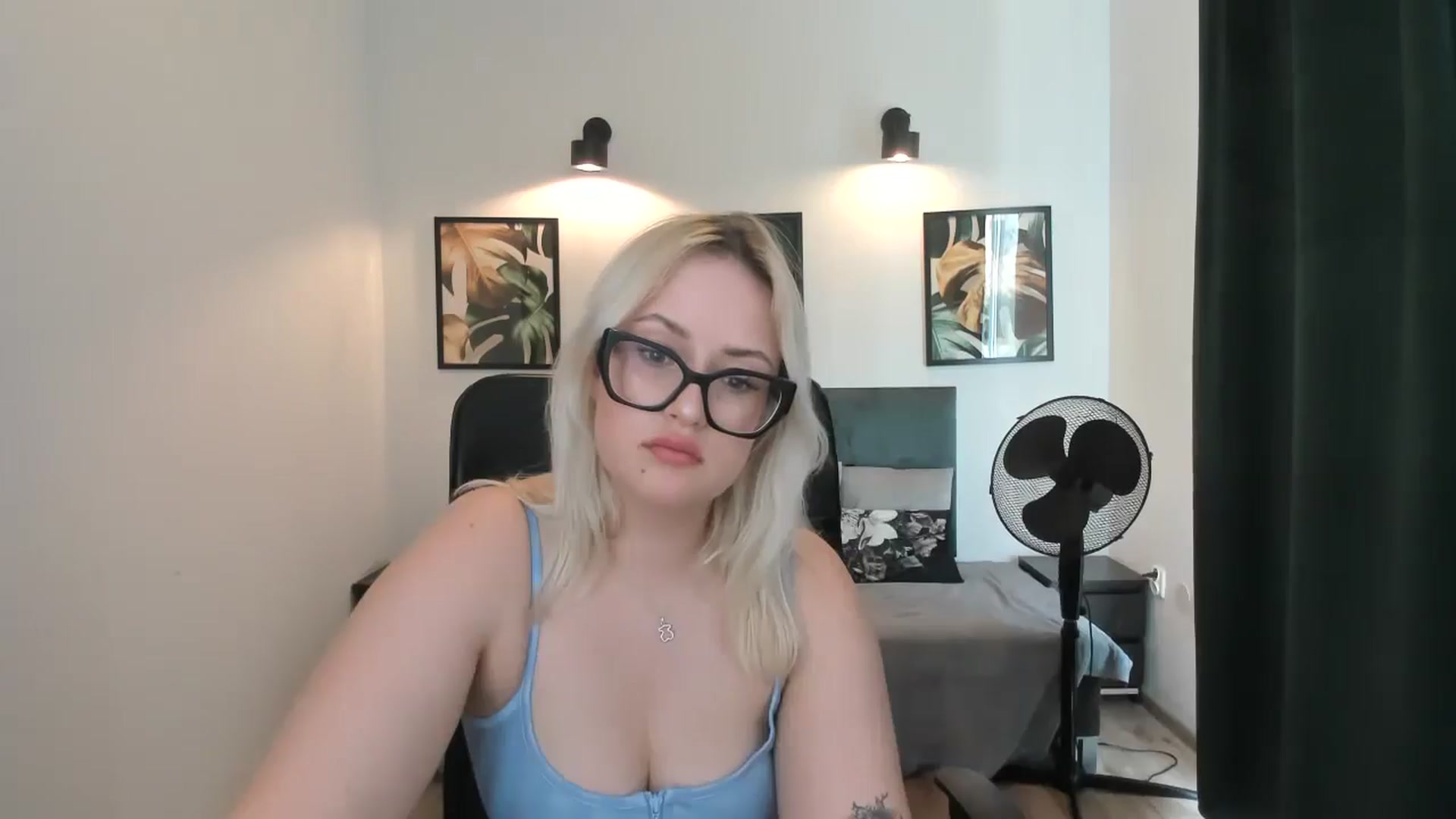 Gallery image thumbnail from Stella_L's myfreecams stream on, 04/21/2025, 14:31 image 8 of 20