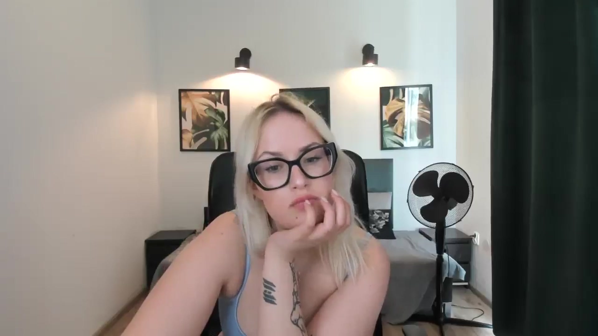 Gallery image thumbnail from Stella_L's myfreecams stream on, 04/21/2025, 14:31 image 5 of 20
