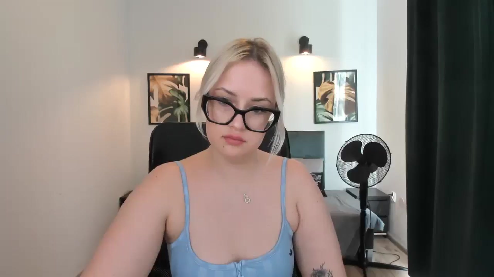 Gallery image thumbnail from Stella_L's myfreecams stream on, 04/21/2025, 14:31 image 19 of 20