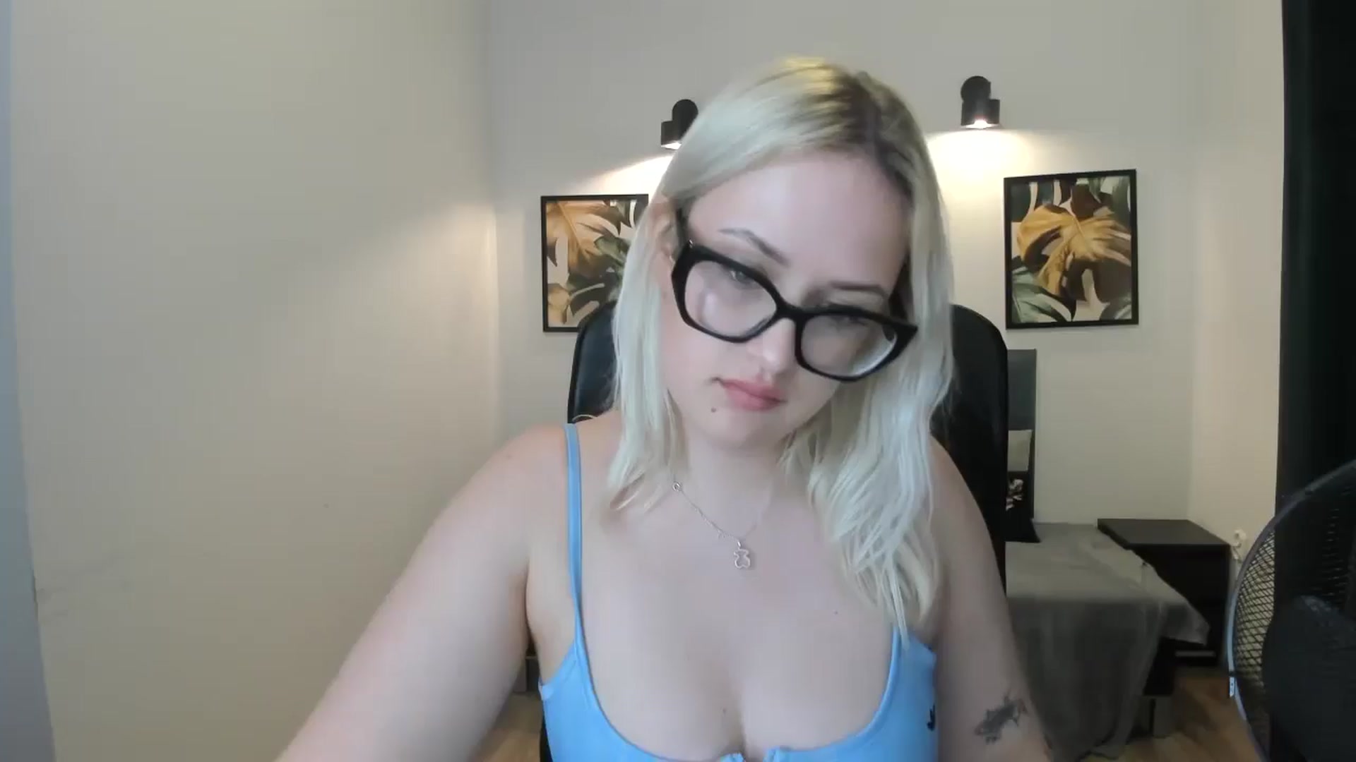 Gallery image thumbnail from Stella_L's myfreecams stream on, 04/21/2025, 18:46 image 16 of 20