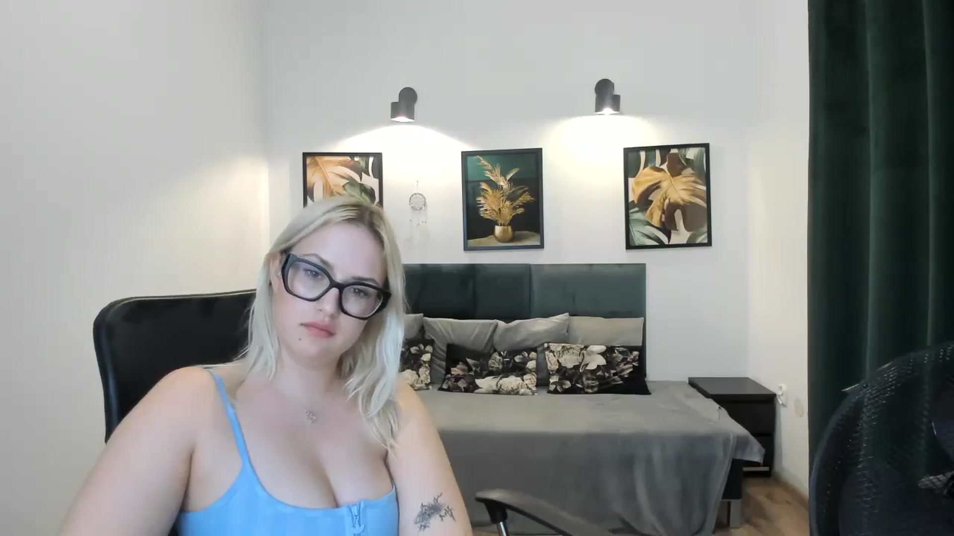Gallery image thumbnail from Stella_L's myfreecams stream on, 04/21/2025, 19:42 image 11 of 20