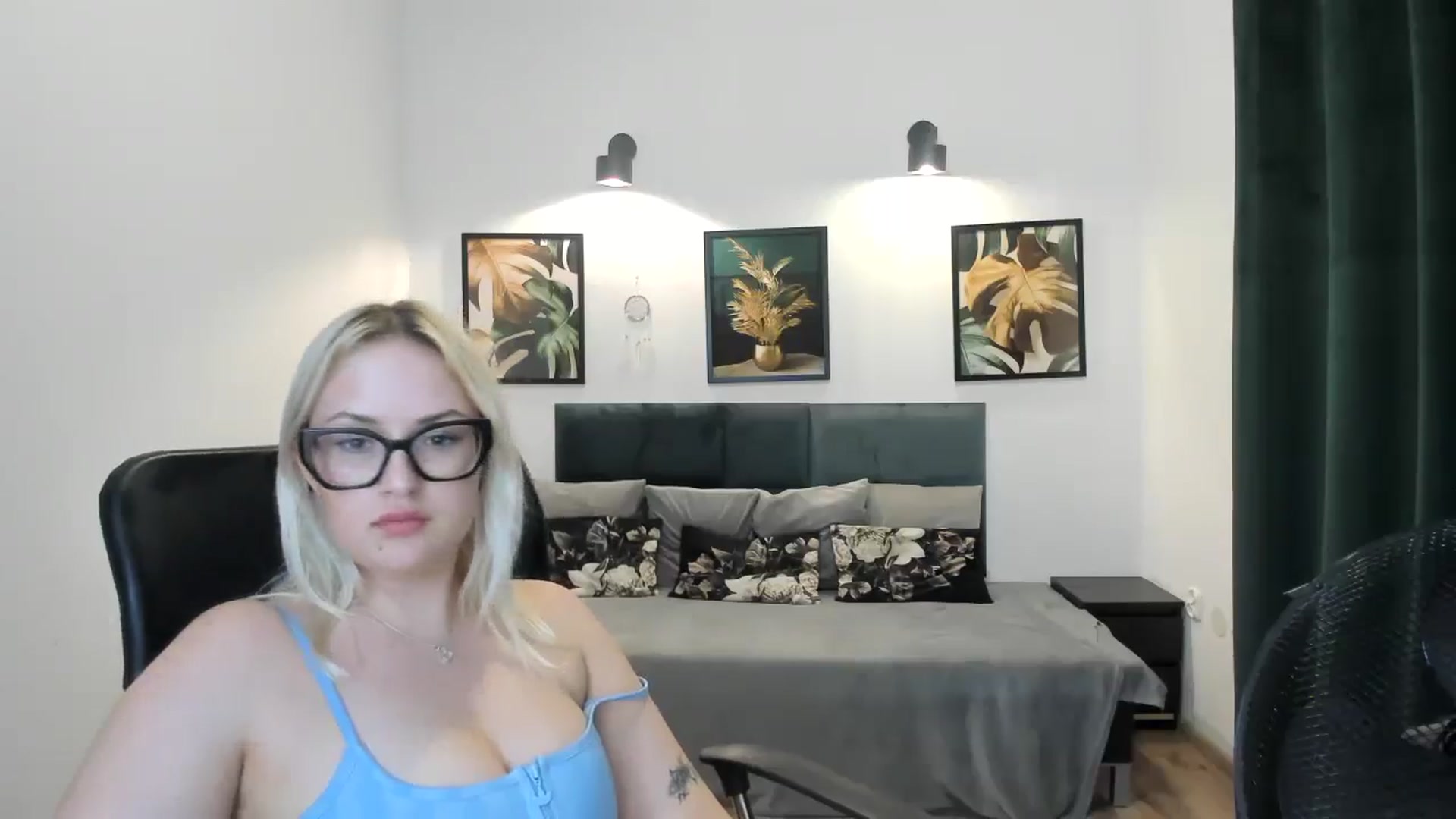 Gallery image thumbnail from Stella_L's myfreecams stream on, 04/21/2025, 19:42 image 19 of 20