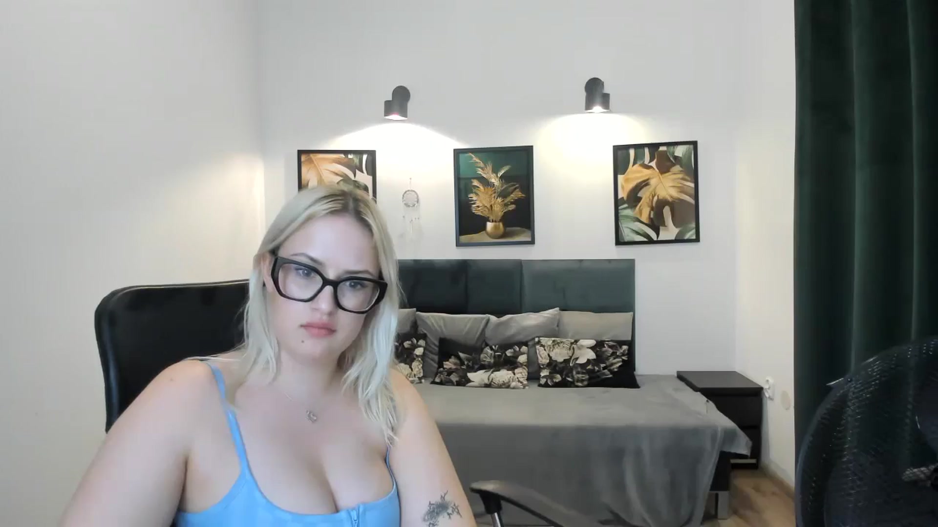 Gallery image thumbnail from Stella_L's myfreecams stream on, 04/21/2025, 19:42 image 9 of 20