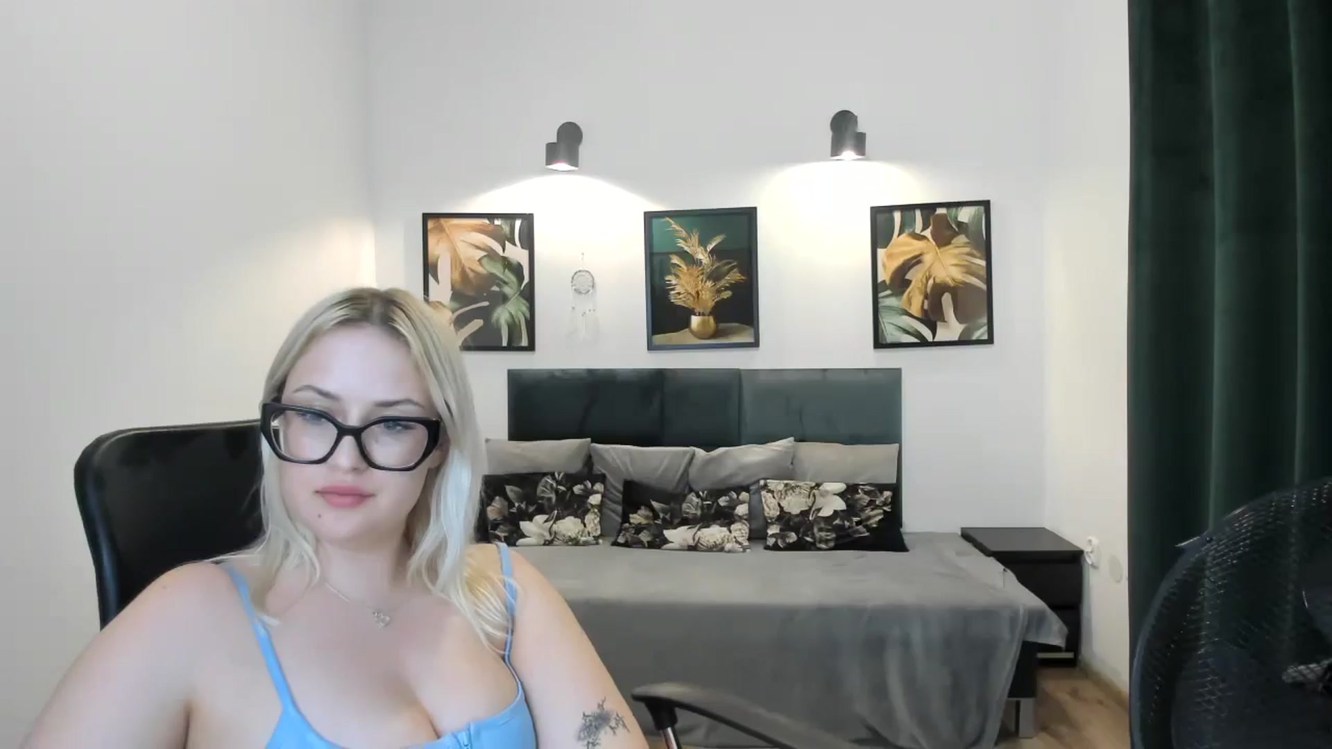 Gallery image thumbnail from Stella_L's myfreecams stream on, 04/21/2025, 19:42 image 13 of 20