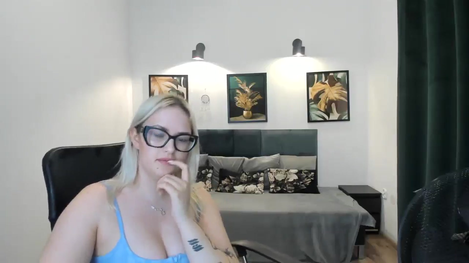 Gallery image thumbnail from Stella_L's myfreecams stream on, 04/21/2025, 19:42 image 5 of 20