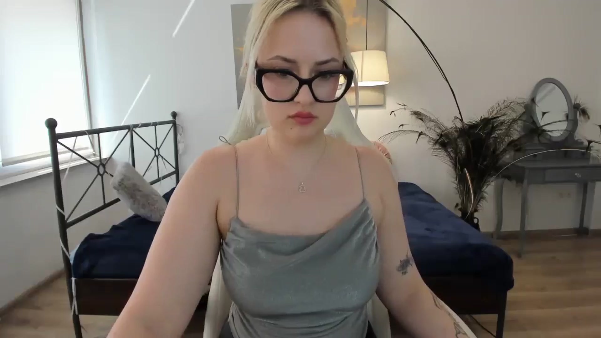 Gallery image thumbnail from Stella_L's myfreecams stream on, 04/22/2025, 13:55 image 16 of 20