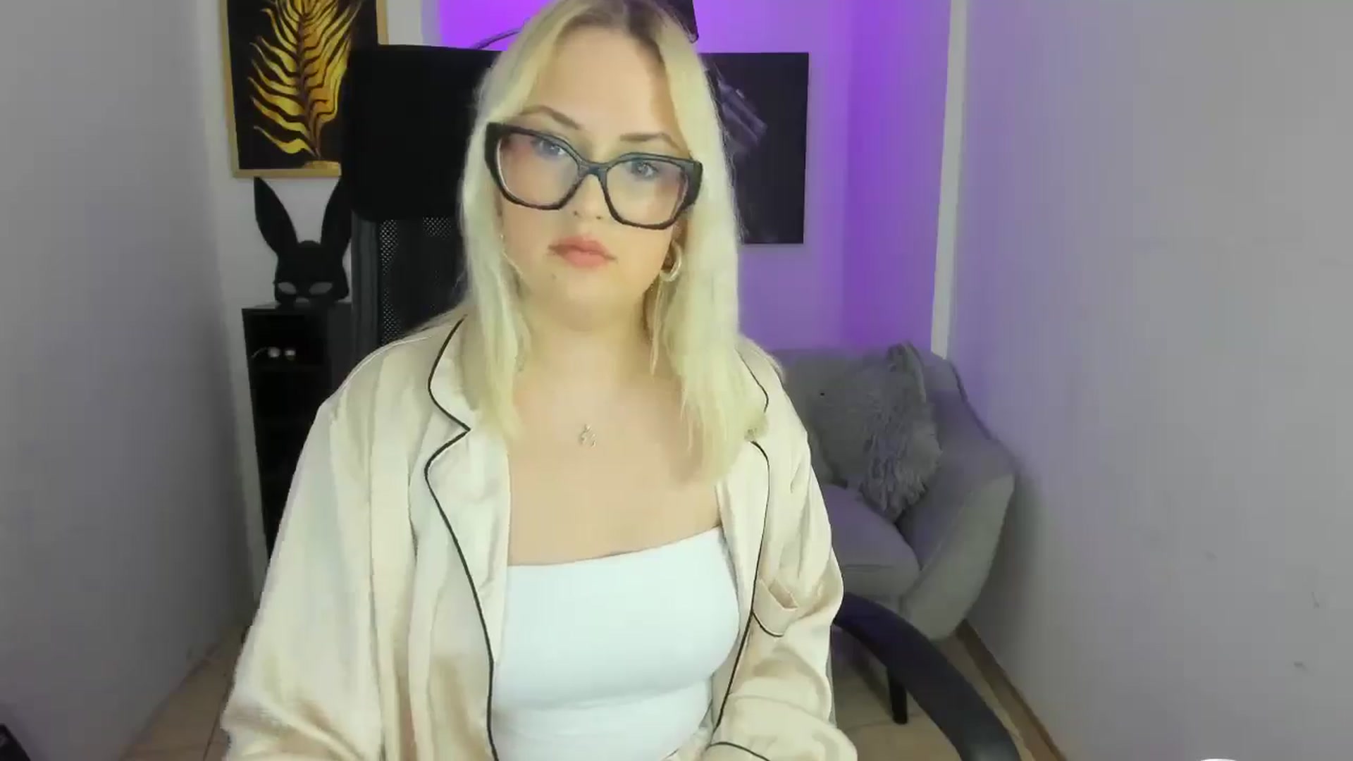 Gallery image thumbnail from Stella_L's myfreecams stream on, 04/24/2025, 18:14 image 4 of 20