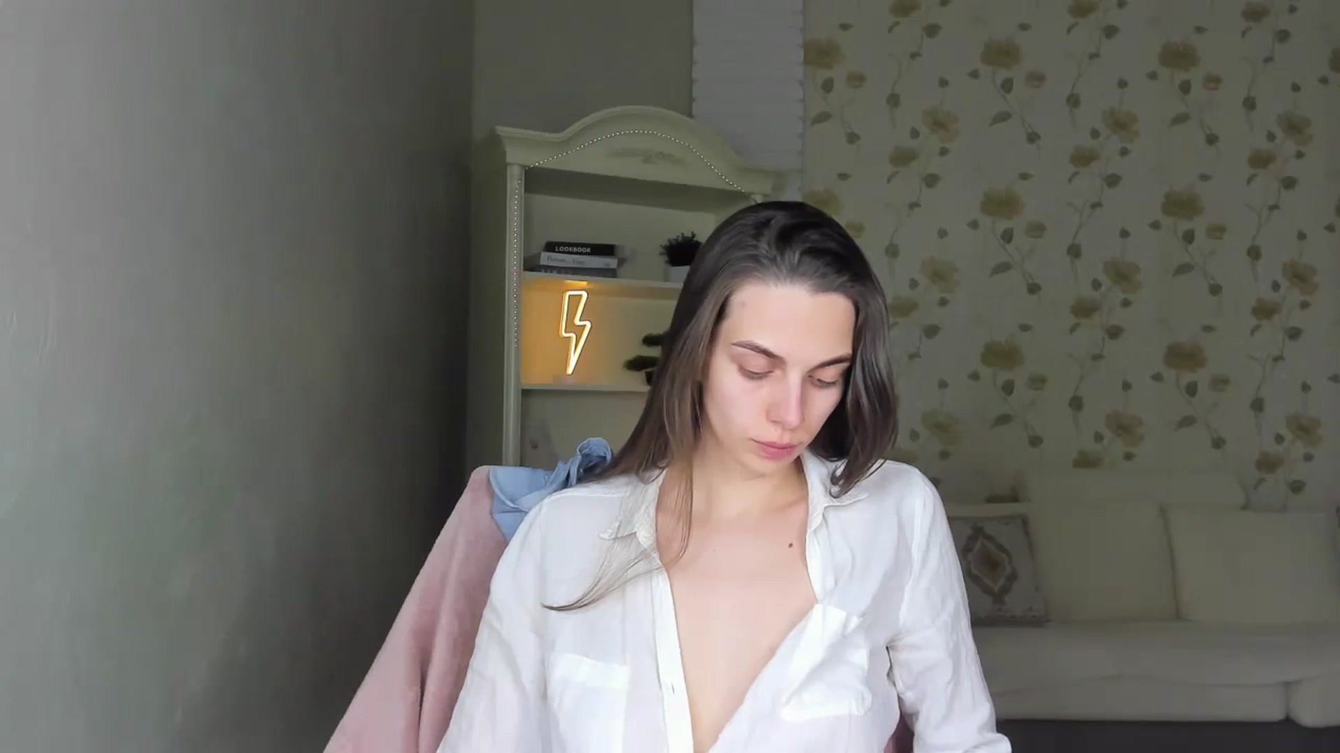 Gallery image thumbnail from Stella_queenn's myfreecams stream on, 03/29/2024, 15:41 image 4 of 20