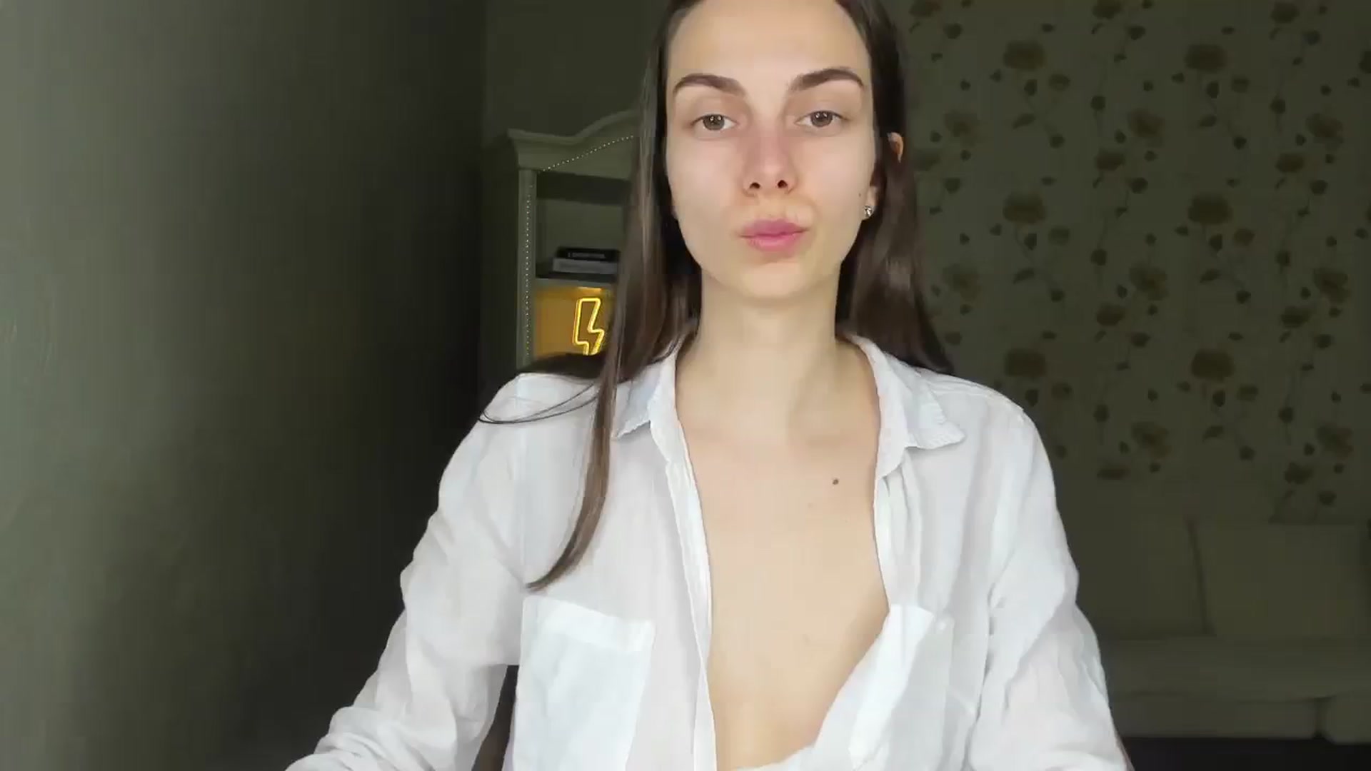 Gallery image thumbnail from Stella_queenn's myfreecams stream on, 03/29/2024, 15:41 image 7 of 20