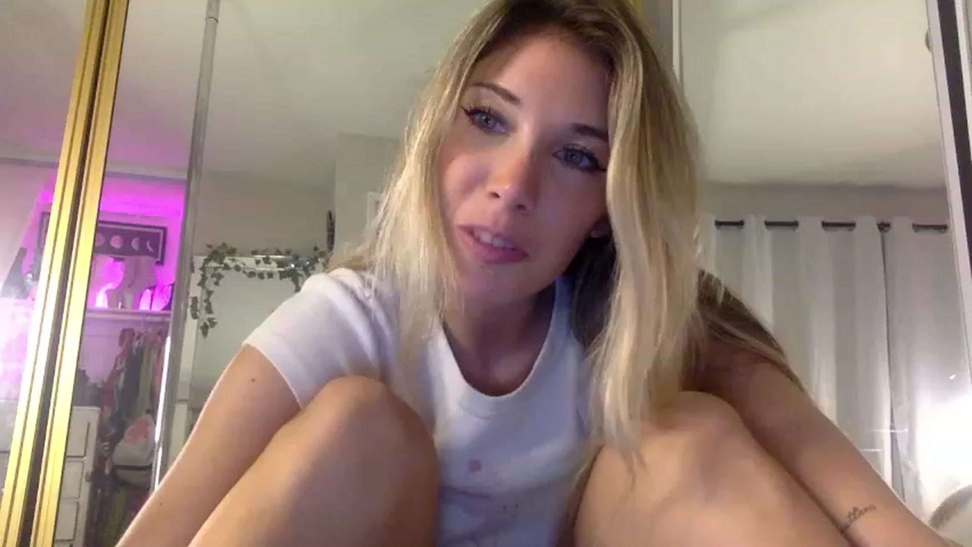 Gallery image thumbnail from Stellababe777's myfreecams stream on, 08/15/2023, 02:54 image 11 of 20