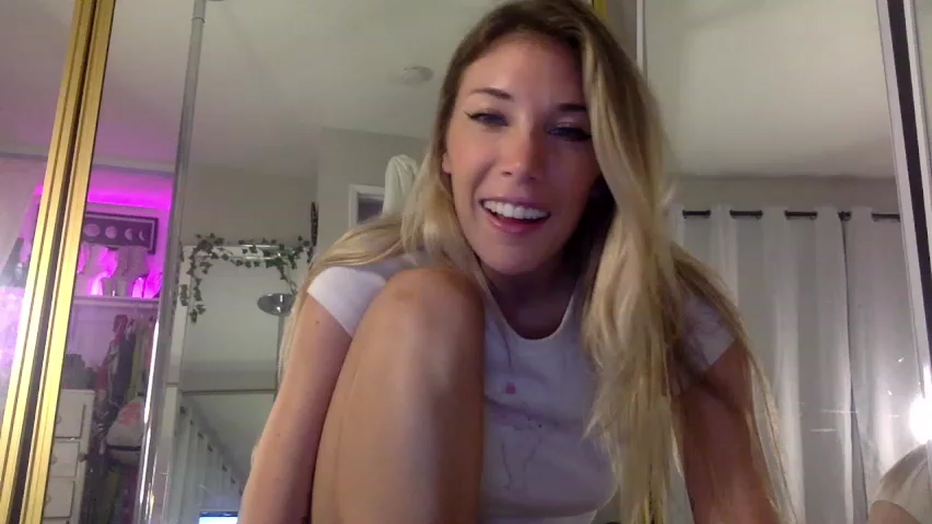 Gallery image thumbnail from Stellababe777's myfreecams stream on, 08/15/2023, 02:54 image 15 of 20