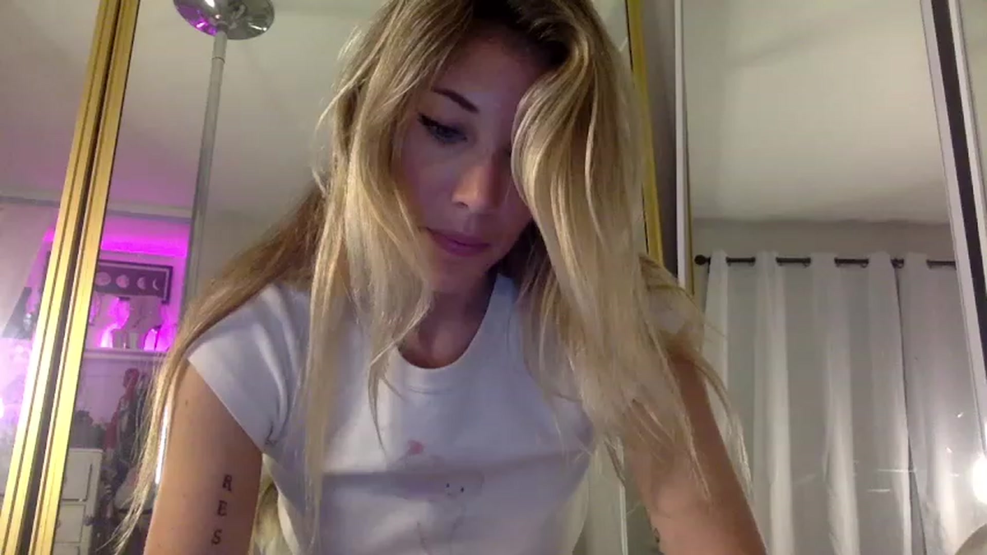 Gallery image thumbnail from Stellababe777's myfreecams stream on, 08/15/2023, 02:54 image 19 of 20