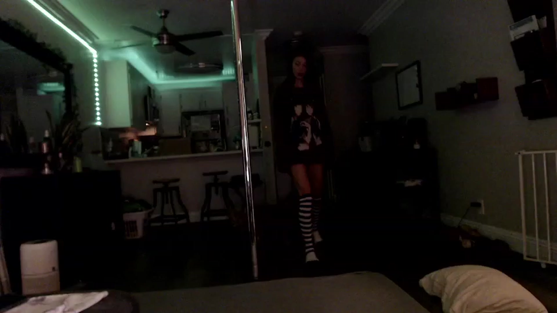 Gallery image thumbnail from Stellababe777's myfreecams stream on, 01/12/2024, 07:25 image 3 of 20