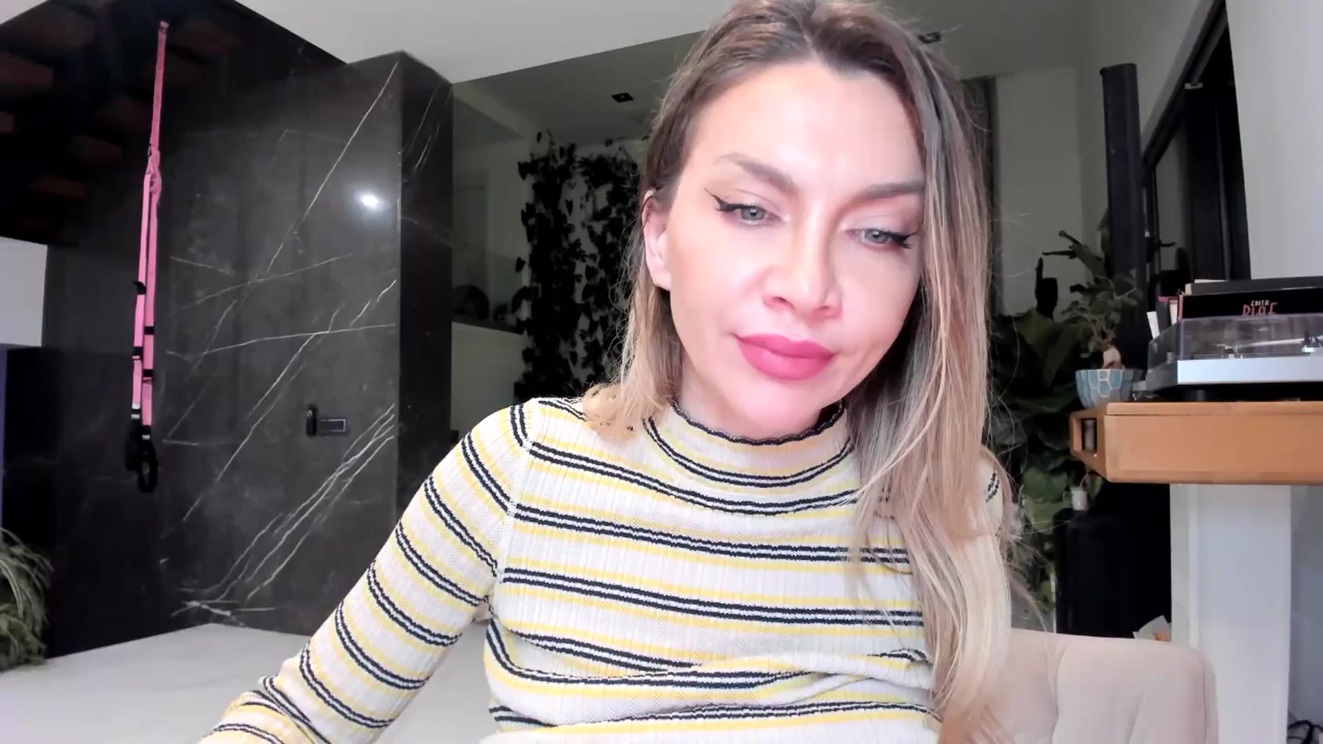 Gallery image thumbnail from StellarBiBi's myfreecams stream on, 03/11/2026, 01:30 image 15 of 20