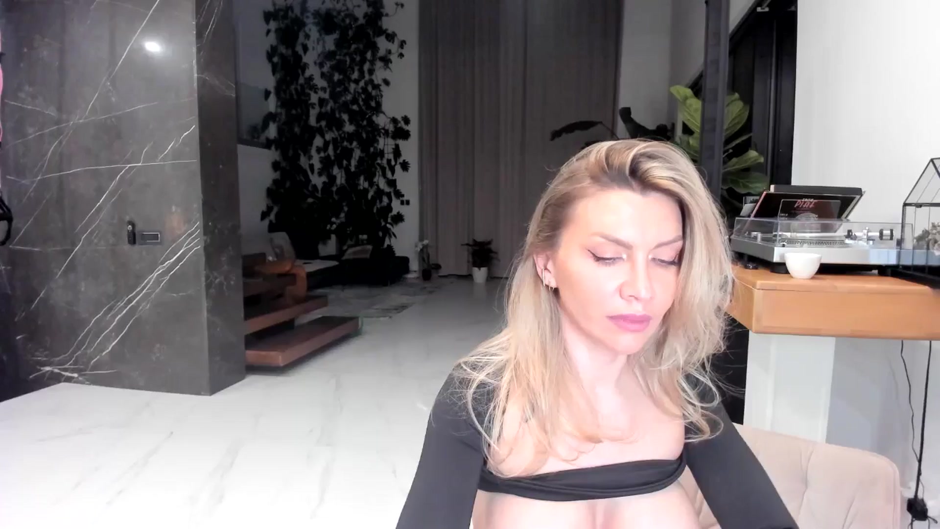 Gallery image thumbnail from StellarBiBi's myfreecams stream on, 04/18/2026, 24:02 image 15 of 20