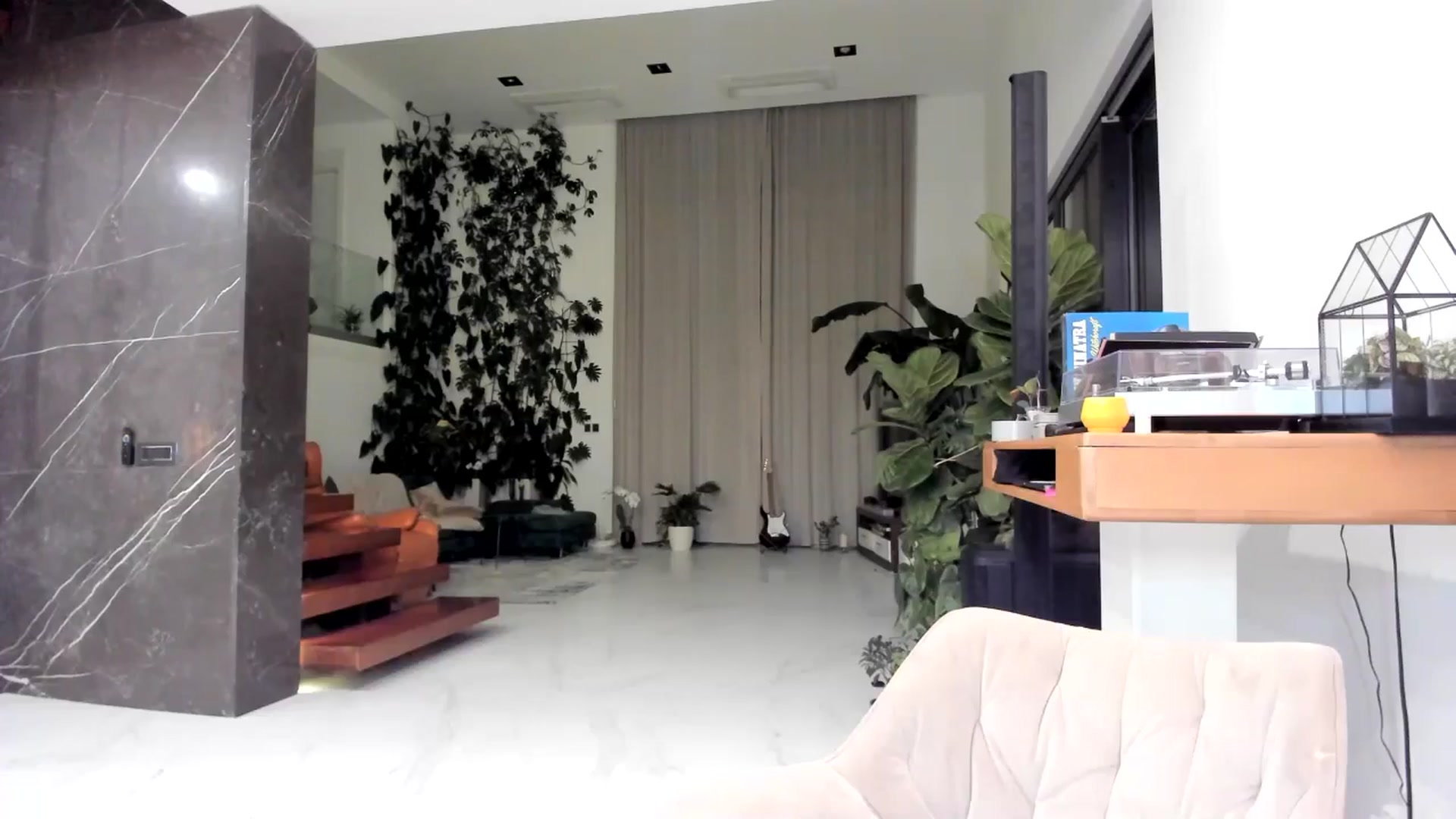 Gallery image thumbnail from StellarBiBi's myfreecams stream on, 04/27/2026, 24:41 image 14 of 20