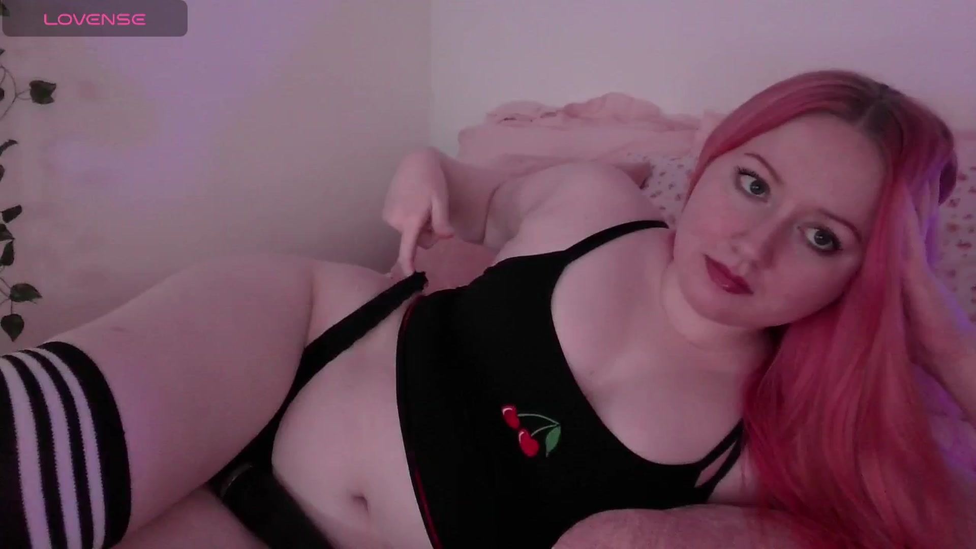 Gallery image thumbnail from Stellareya's myfreecams stream on, 05/02/2026, 13:19 image 3 of 20