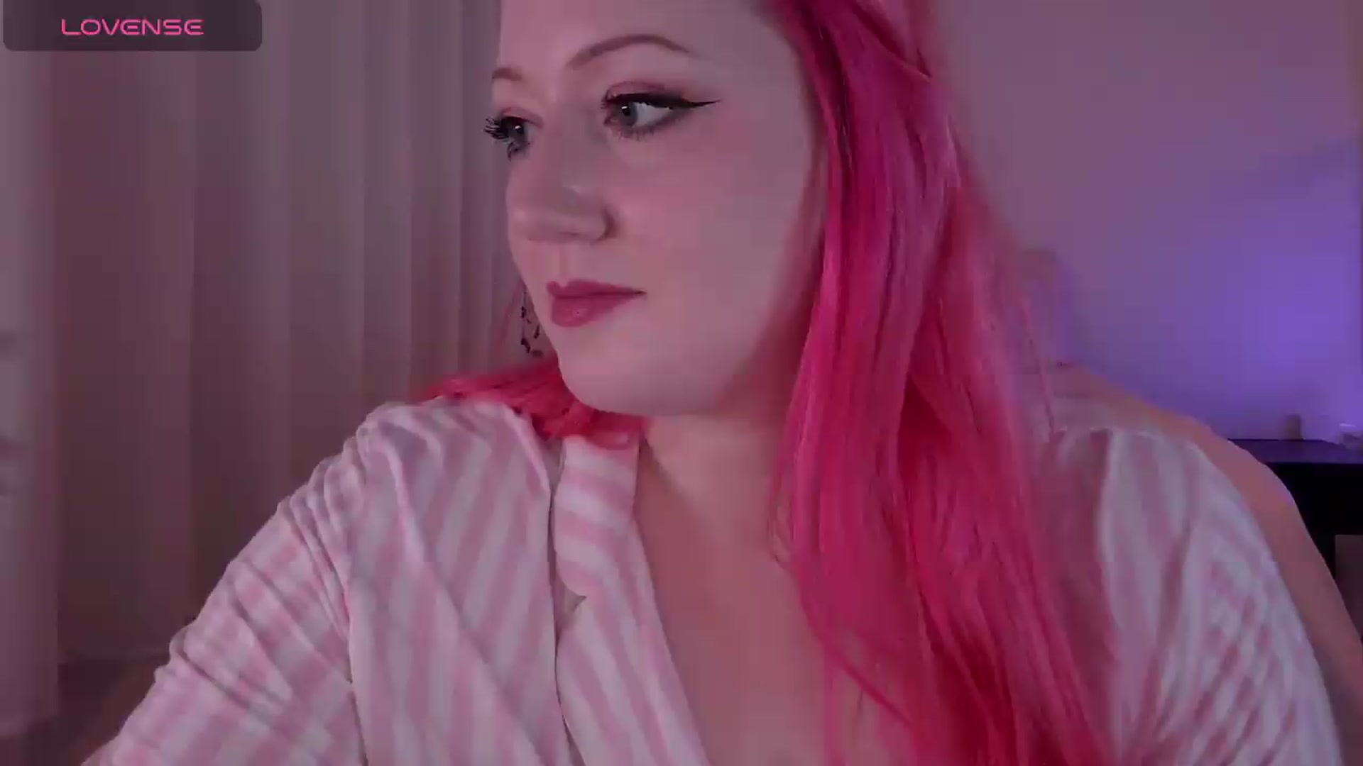 Gallery image thumbnail from Stellareya's myfreecams stream on, 05/12/2026, 10:05 image 3 of 20