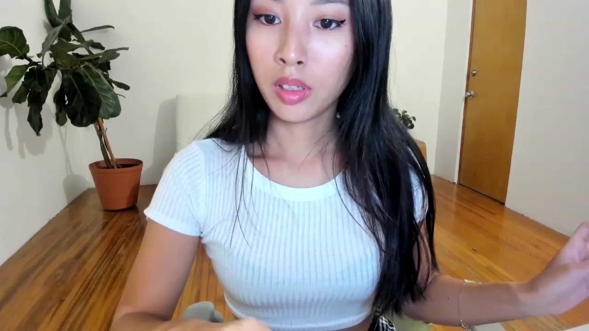 Gallery image thumbnail from Stephanie's myfreecams stream on, 08/16/2023, 08:58 image 5 of 20
