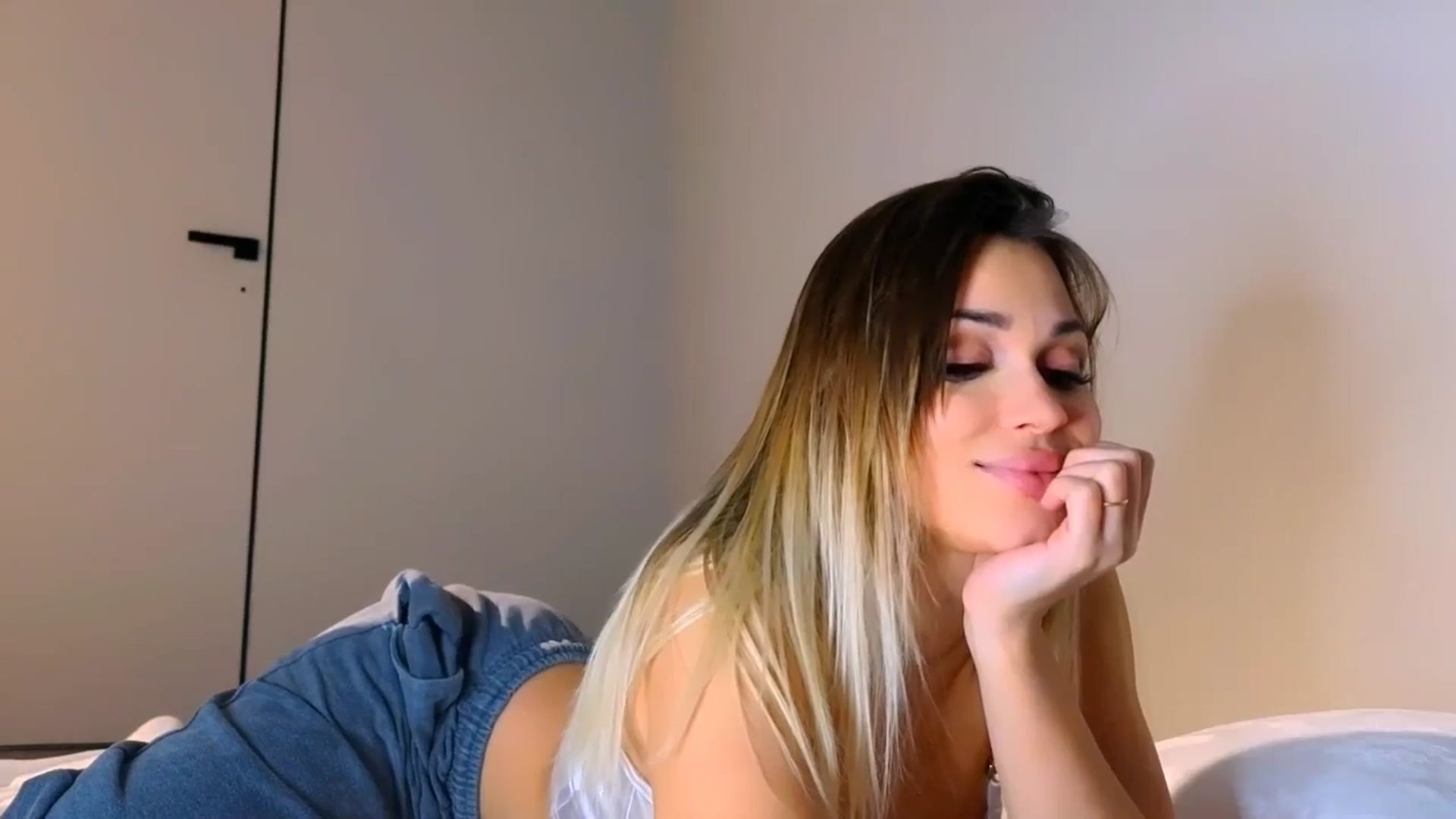Gallery image thumbnail from StephanyLuxe's myfreecams stream on, 01/26/2026, 05:06 image 4 of 20