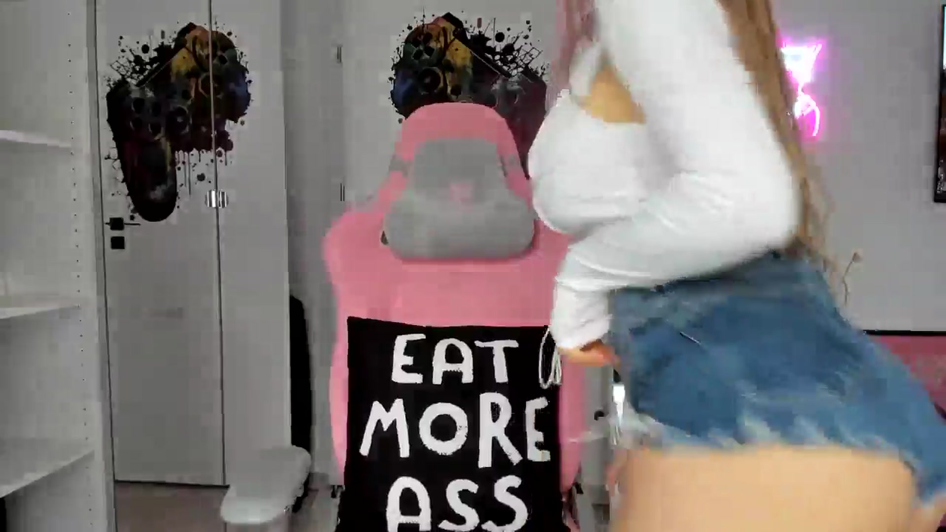 Gallery image thumbnail from Stepsister99's myfreecams stream on, 02/02/2025, 14:05 image 10 of 20