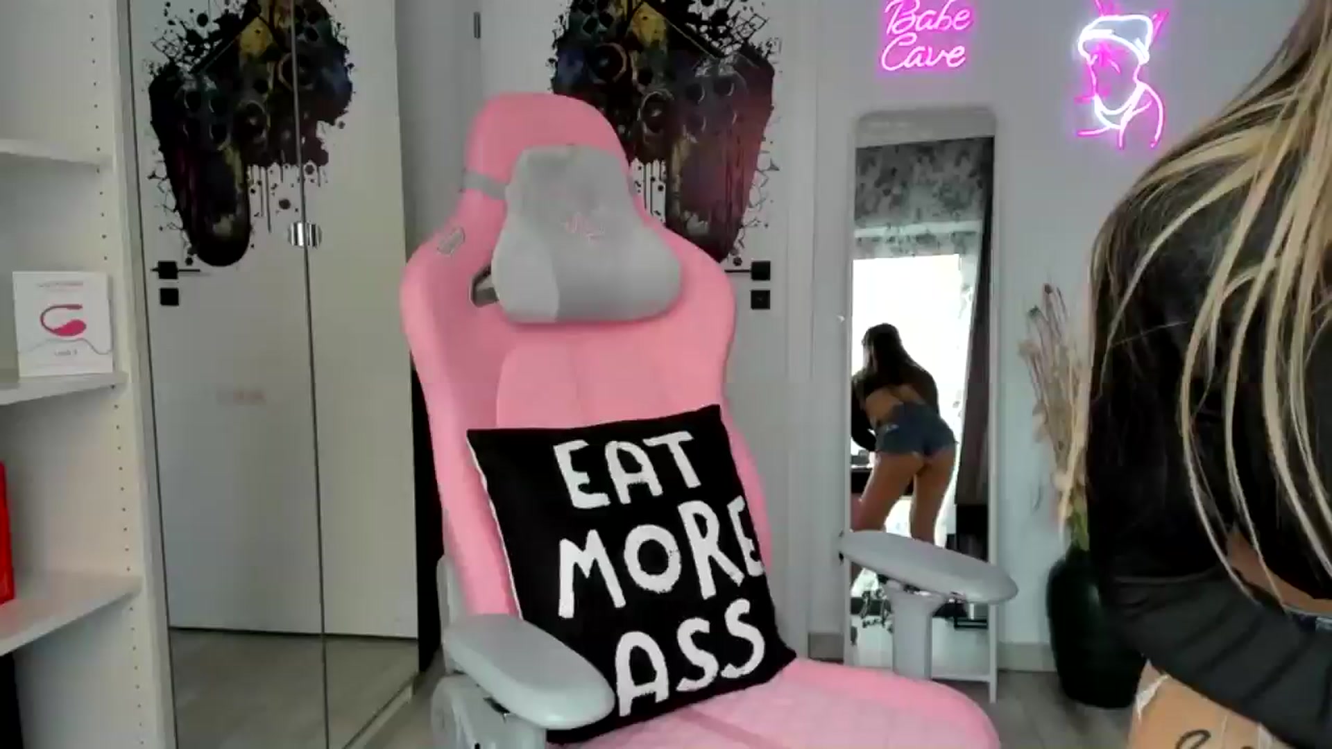 Gallery image thumbnail from Stepsister99's myfreecams stream on, 02/06/2025, 14:32 image 1 of 20