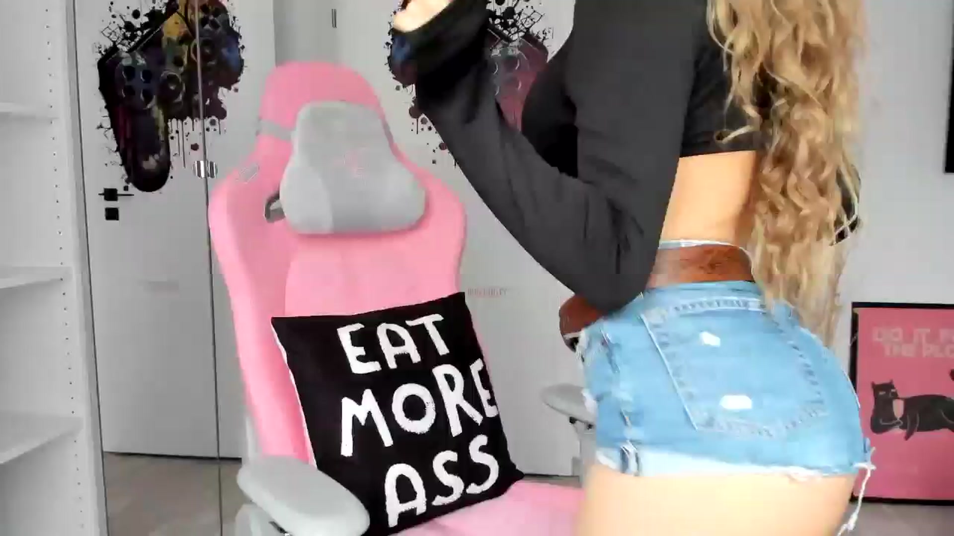 Gallery image thumbnail from Stepsister99's myfreecams stream on, 02/18/2025, 14:24 image 1 of 20