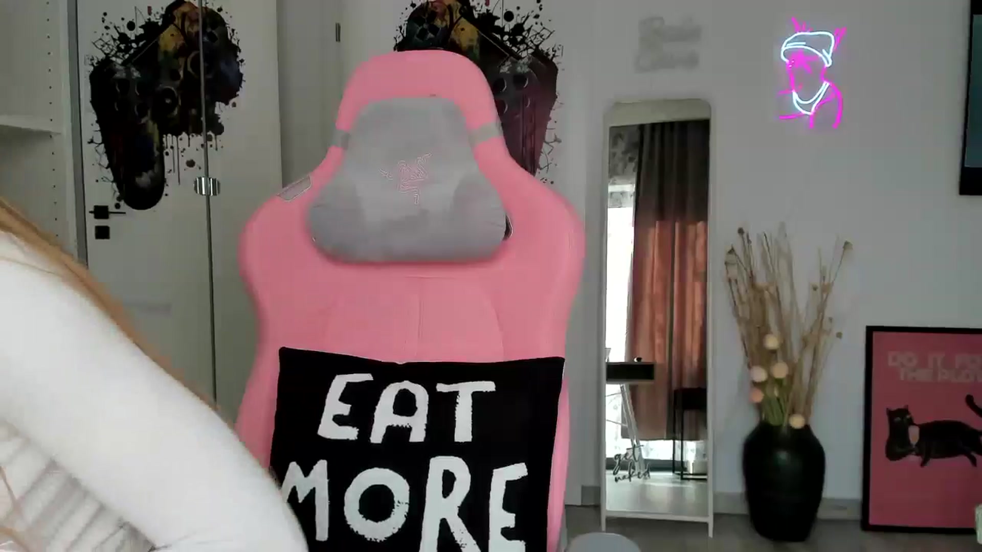 Gallery image thumbnail from Stepsister99's myfreecams stream on, 02/21/2025, 12:46 image 8 of 20