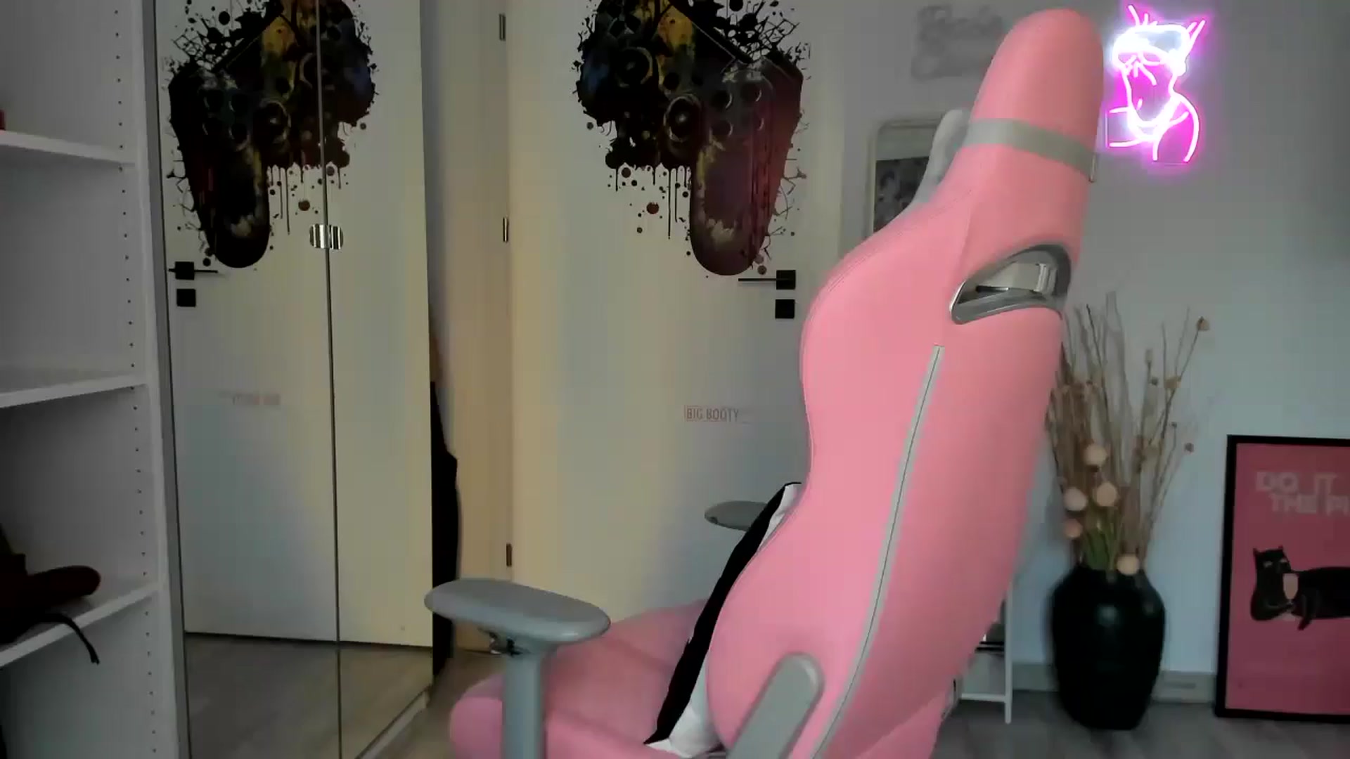 Gallery image thumbnail from Stepsister99's myfreecams stream on, 02/22/2025, 15:19 image 18 of 20